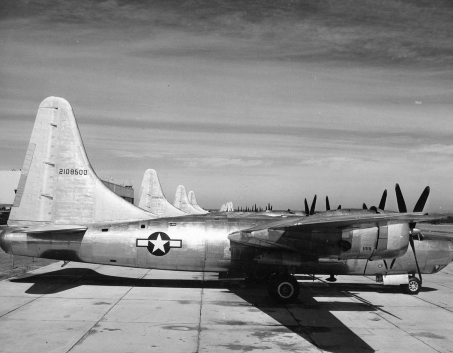 Convair_B-32_Dominator_at_Hickham_field_Hawaii_1945_1