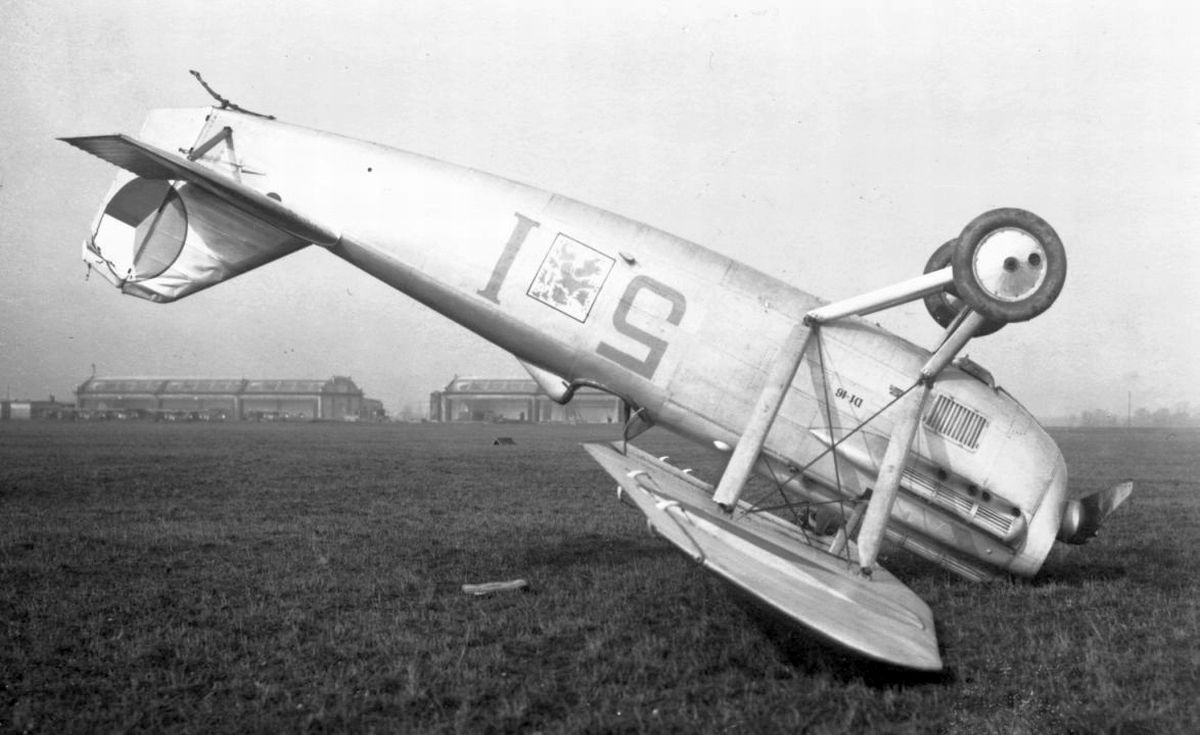 Crashed Škoda-Dewoitine D.1 (Škoda D-1) licenced Dewoitine D.21 C.1 of the 4th Regiment, the 41st Squadron (2)