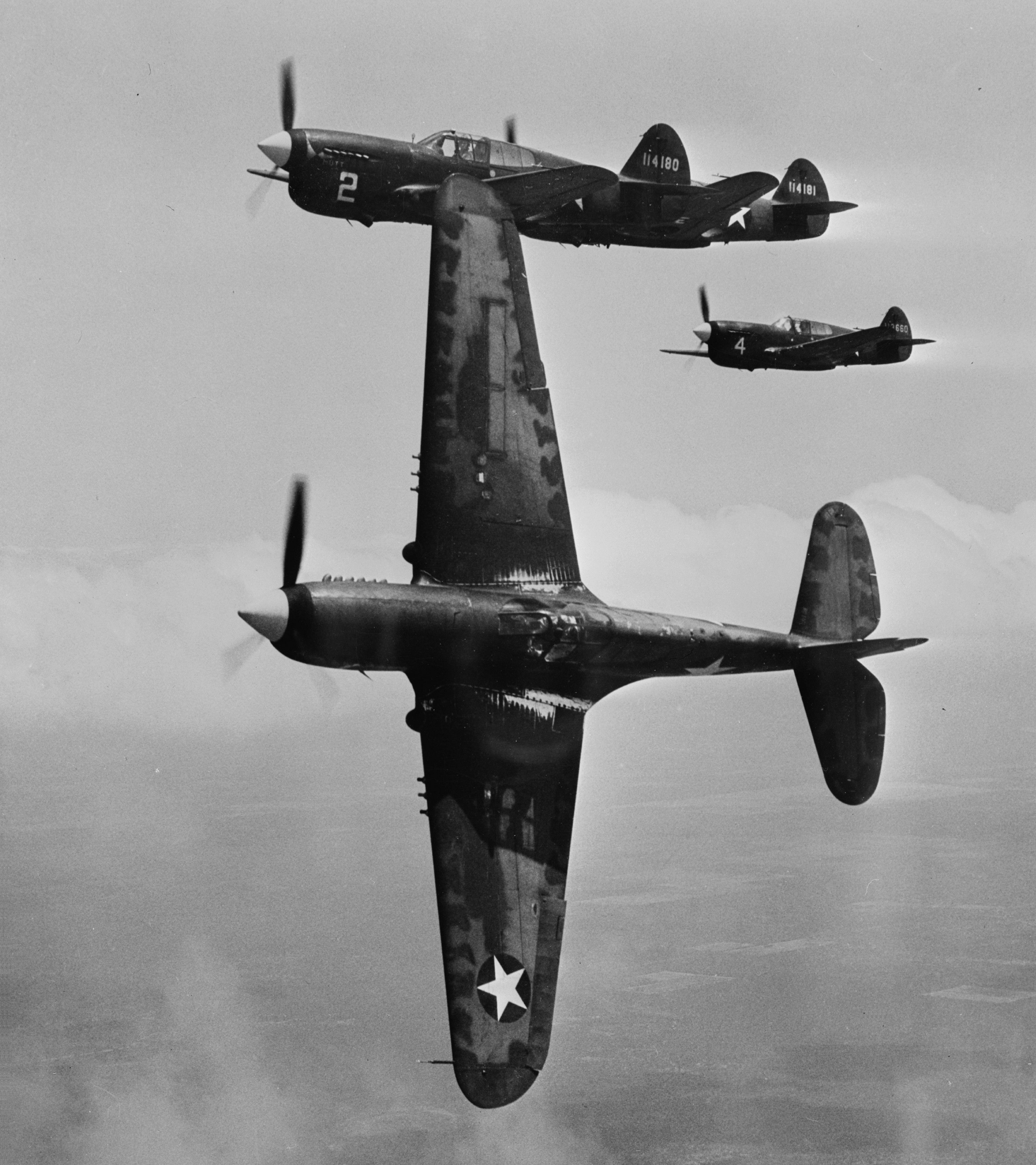 Curtiss_P-40Fs_near_Moore_AAF_1943