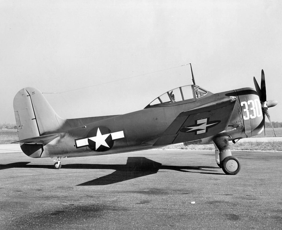 Curtiss_SC-1_Seahawk_on_wheels_parked_1945