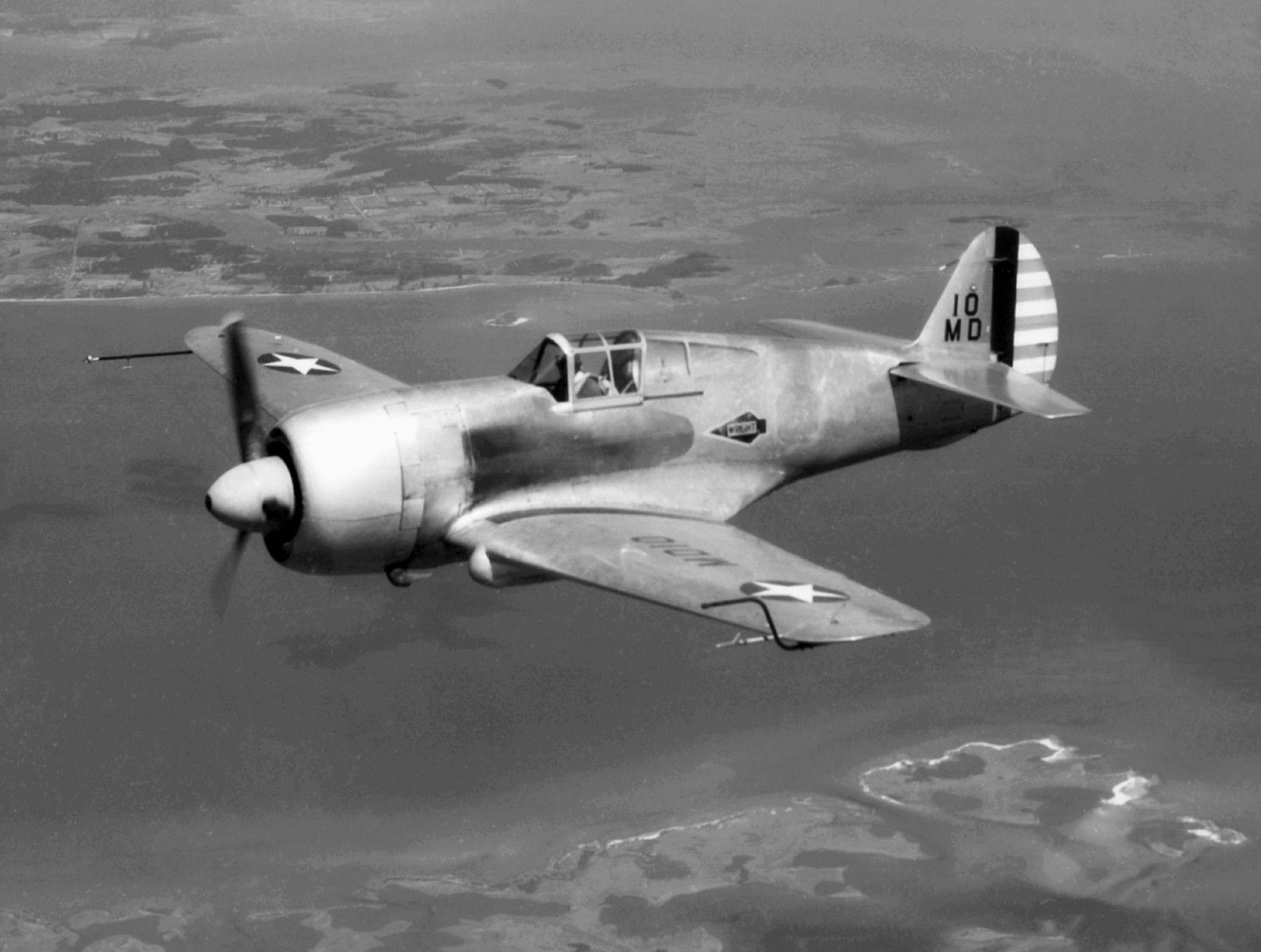 Curtiss_XP-42_in_flight_1945