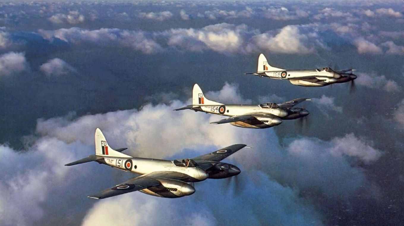 De Havilland DH-103 Hornet in colour (1)