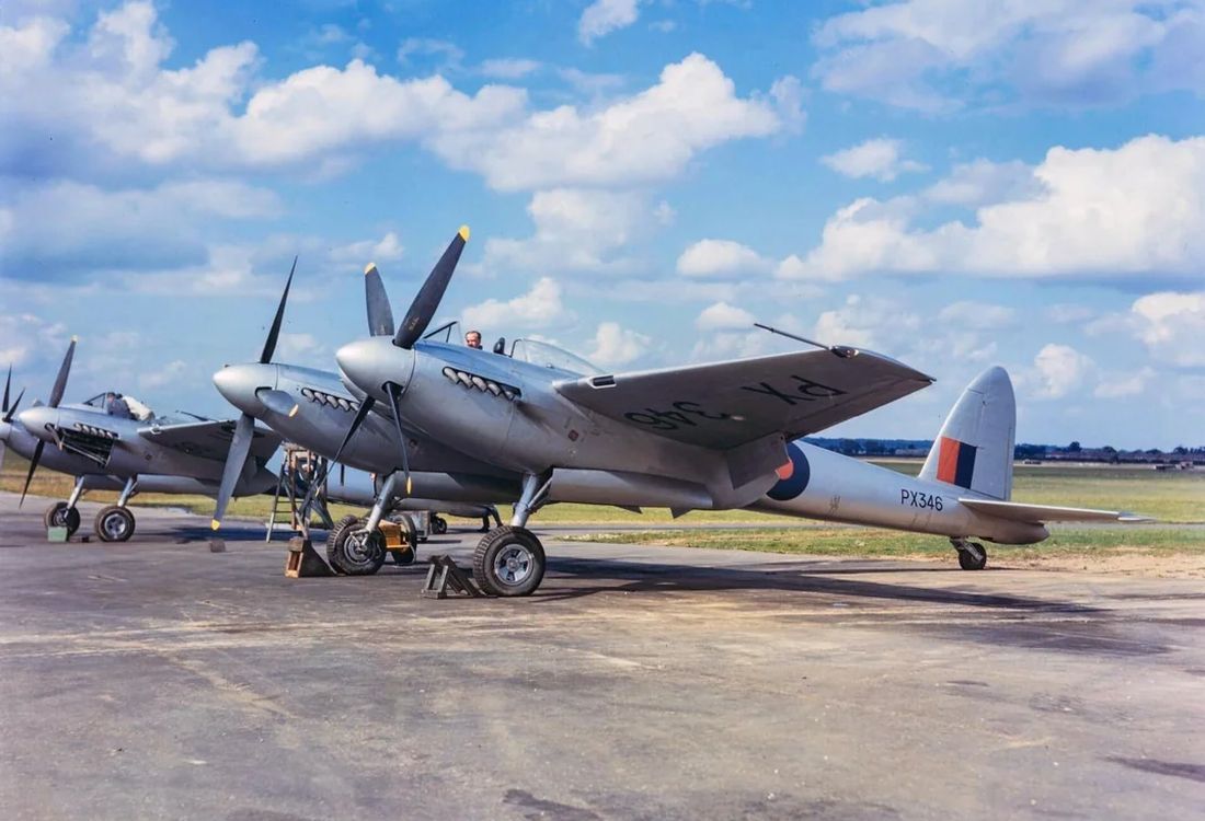 De Havilland DH-103 Hornet in colour (3)