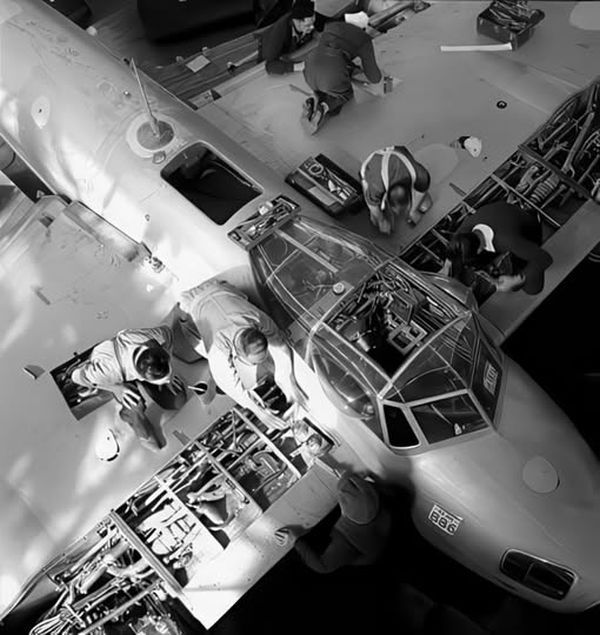 De Havilland Mosquito at assembling line