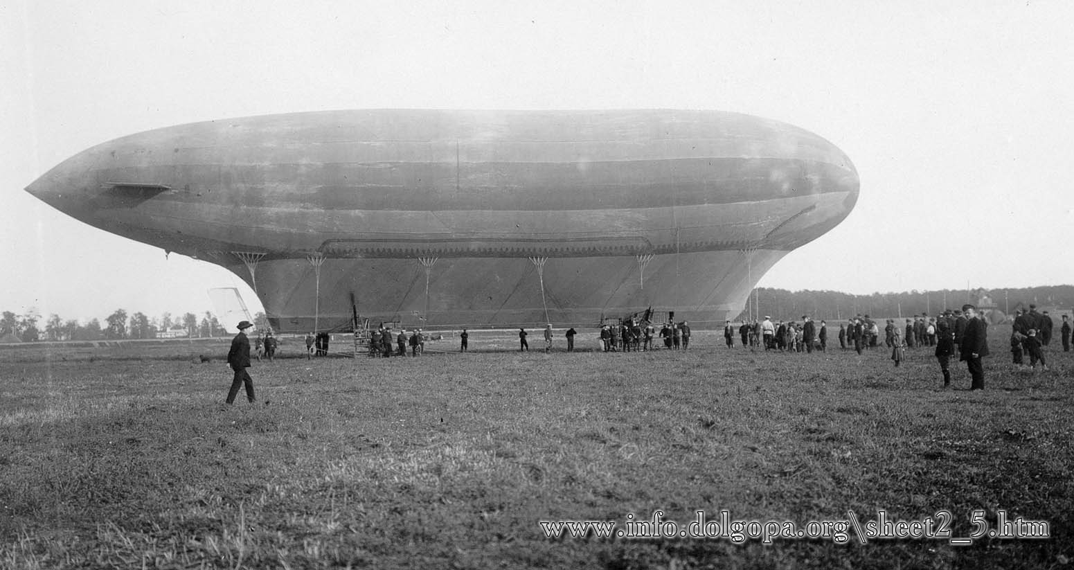 deka_duflon_blimpled_zeppelin_monochrome | Aircraft of World War II ...