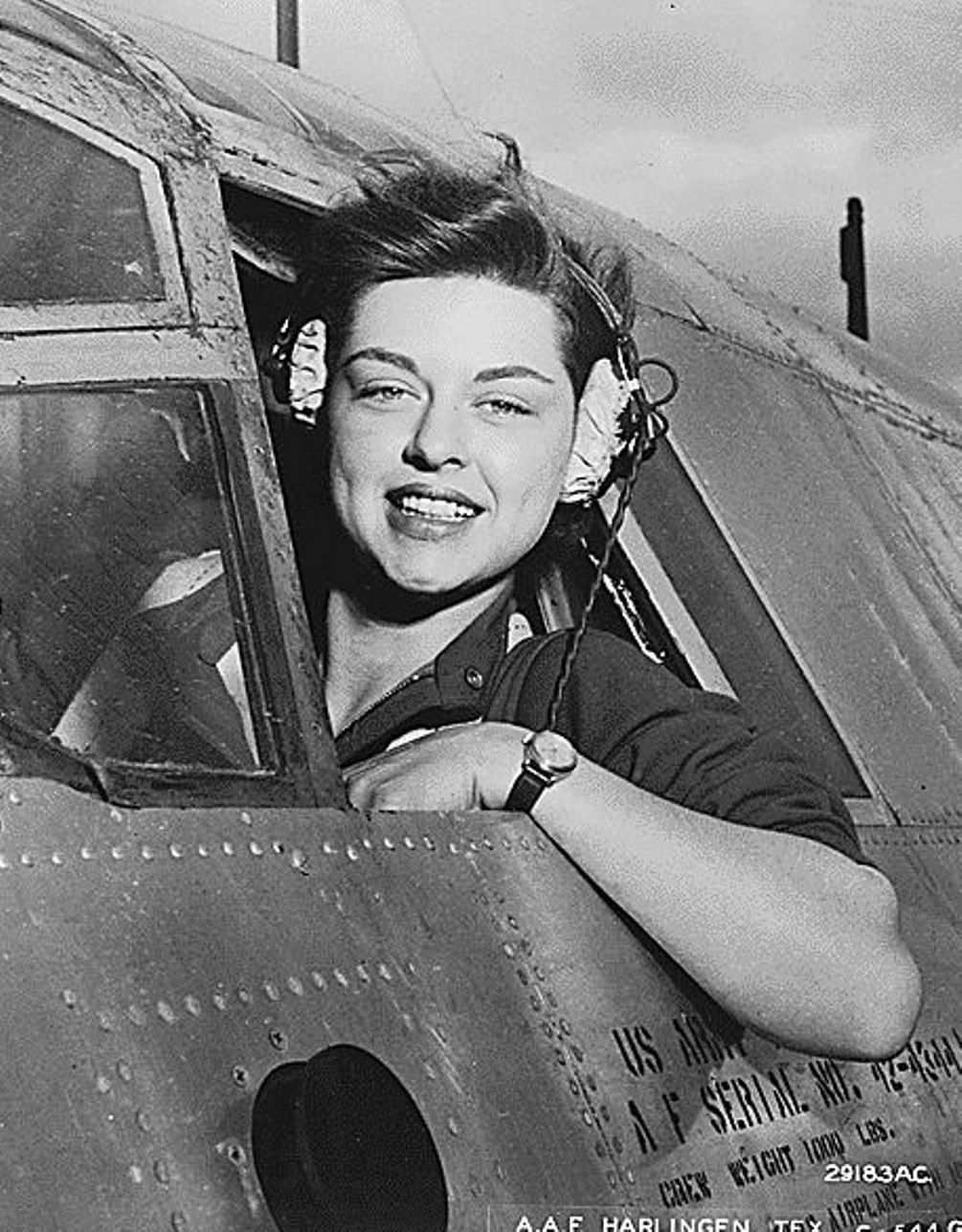 Elizabeth_Gardner_WASP_pilot_in_a_B-26_Maurader