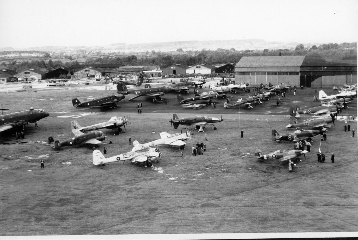 FAST-1946-aircraft-park-1