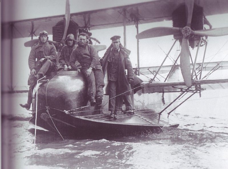Felixstowe F.2A and crew