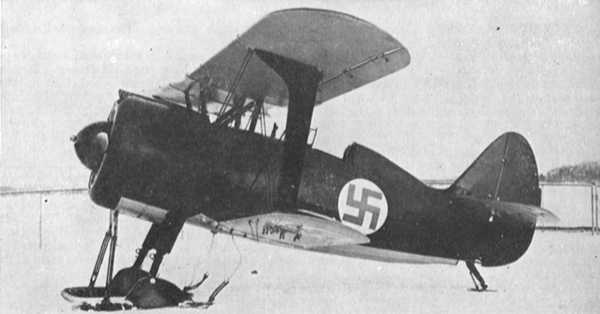 Finnish Polikarpov I-15, equiped with skies.