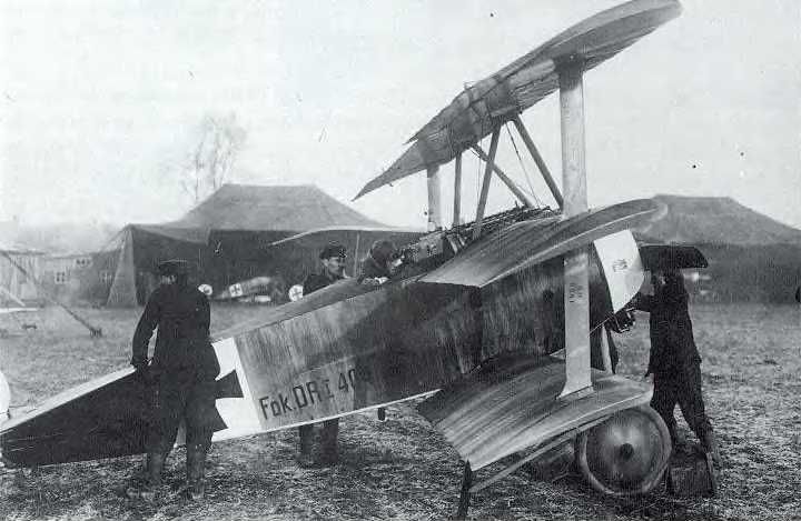 Fokker Dr.I 404/17 (2)