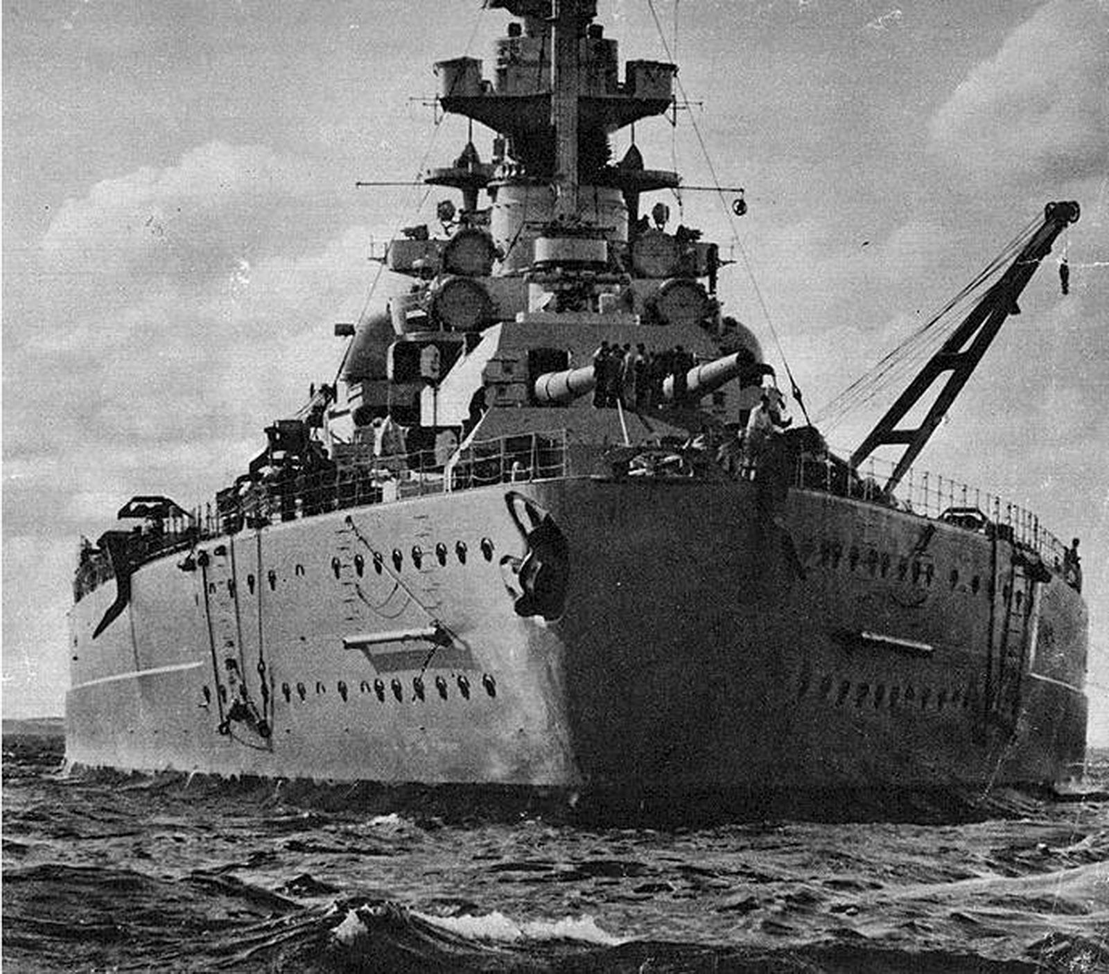 front_Stern_of_battleship_Bismarck