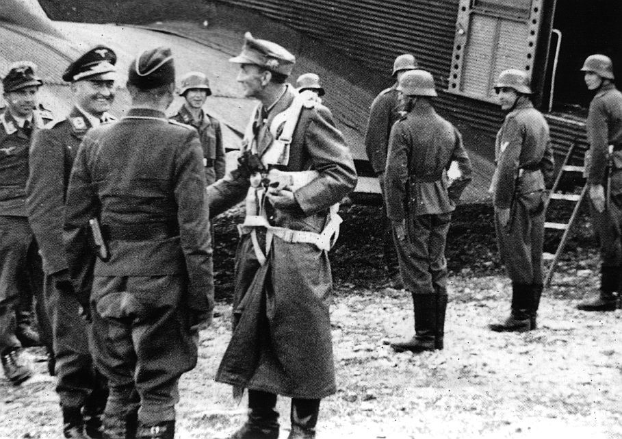 Gen Eduard Dietl (with 'chute) of Wehrmacht Gebitgsjager loads for Crete 19