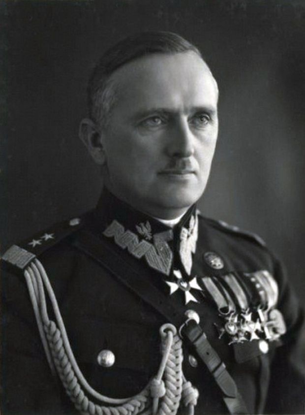 General Stefan Dąb-Biernacki (1890-1959), the Commander of the Army Prusy in 1939.