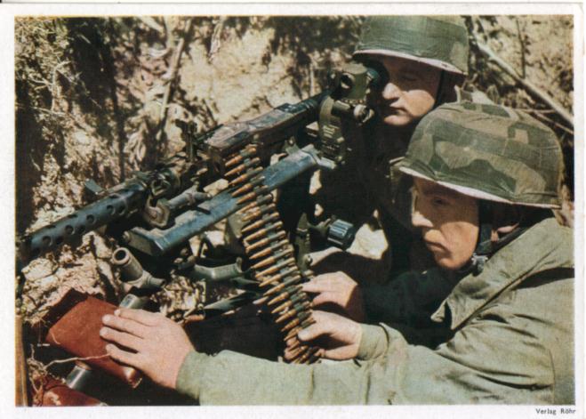 German Fallschirmjäger MG34 crew