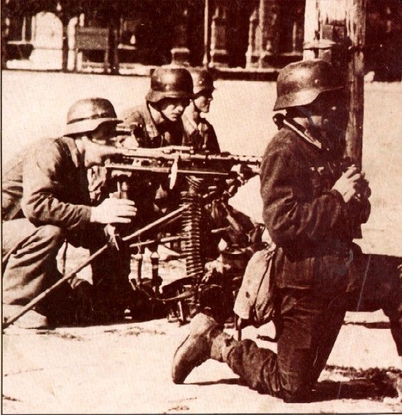 German machine-gunners