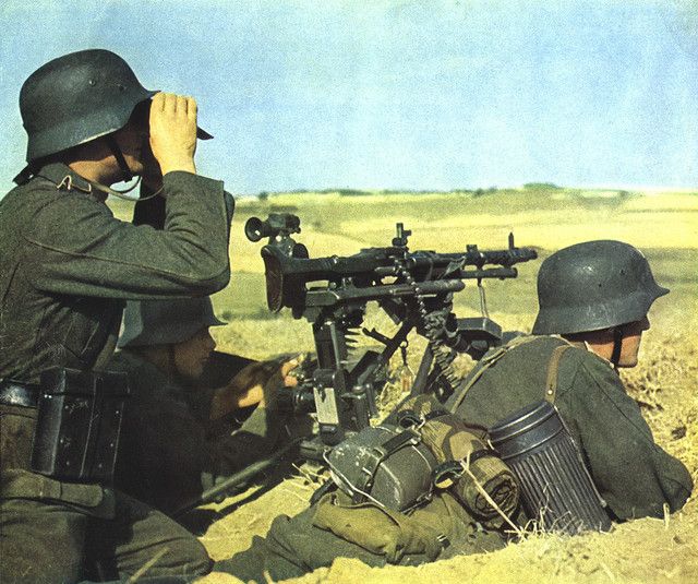 german machine gunners