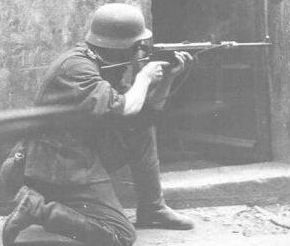 German soldier with a MP40