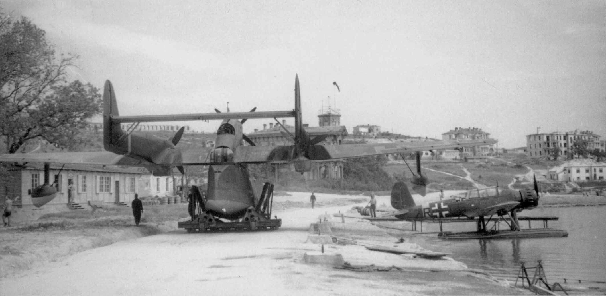 German_seaplanes_BV-138_and_Ar_196_parked_in_Sevastopol