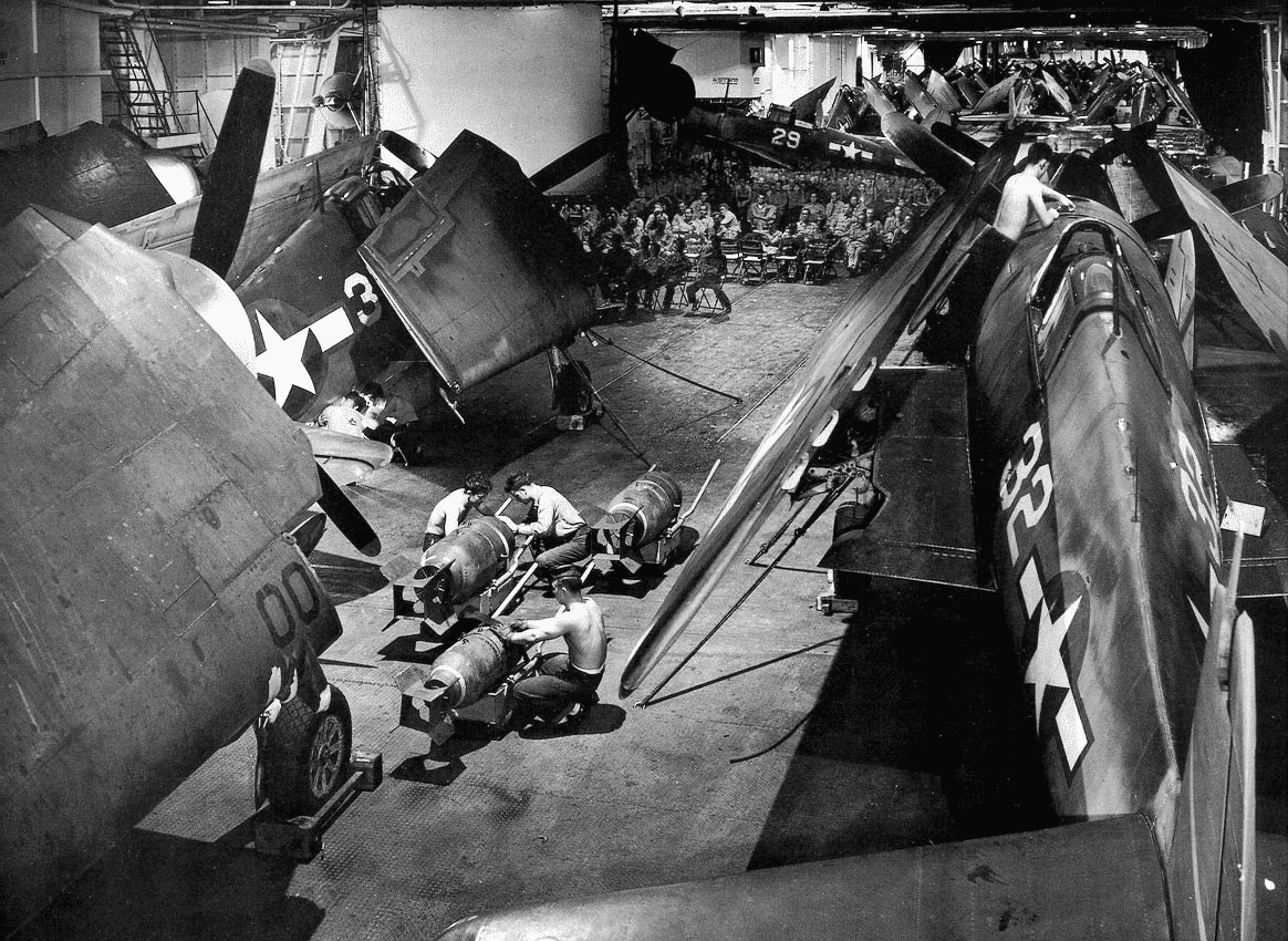 grumman-f6f-3-hellcat-fighter-uss-yorktown-hanger-deck-1943-01