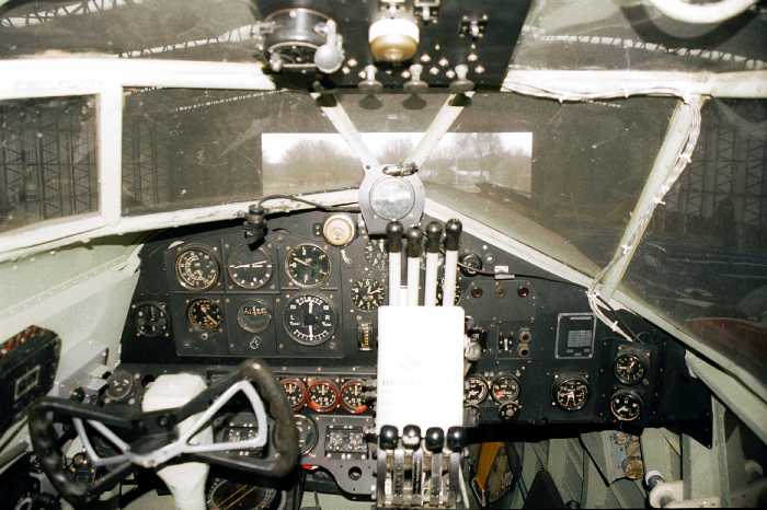 Handley Page Halifax - General Cockpit View