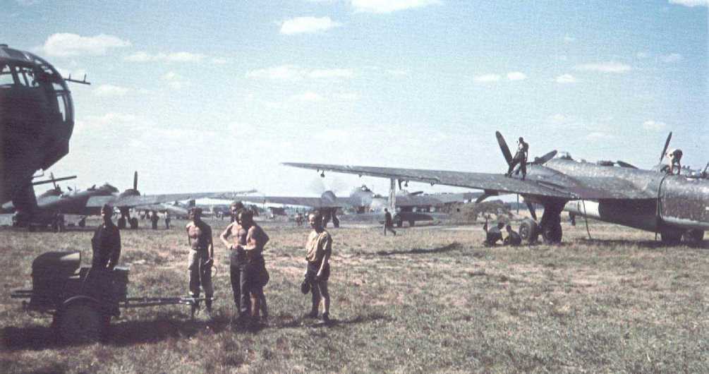 He-177s bombing up.