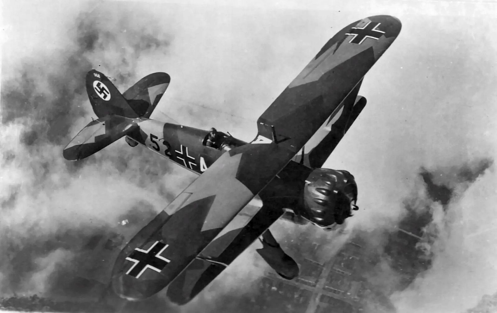 Henschel Hs-123A of the StG 162 in three-tone camouflage (1)