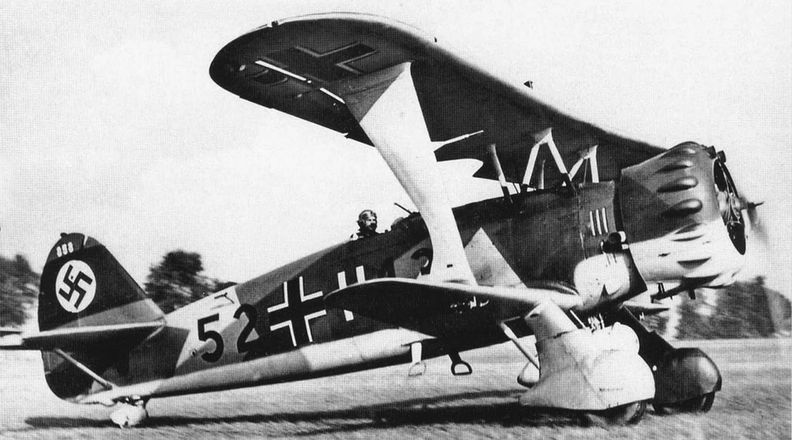 Henschel Hs-123A of the StG 162 in three-tone camouflage (2)