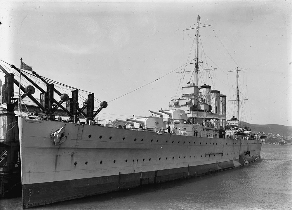 HMAS Canberra, the County-Class heavy cruiser (3)