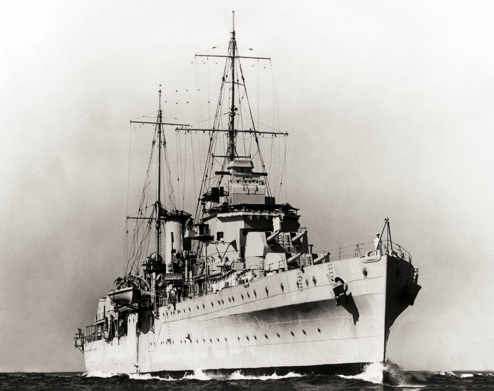 HMAS Perth light cruiser, 1939 (1)