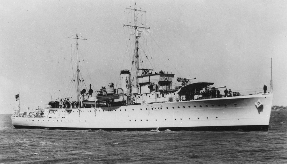 HMAS Swan (II), a Grimsby-class sloop in 30'