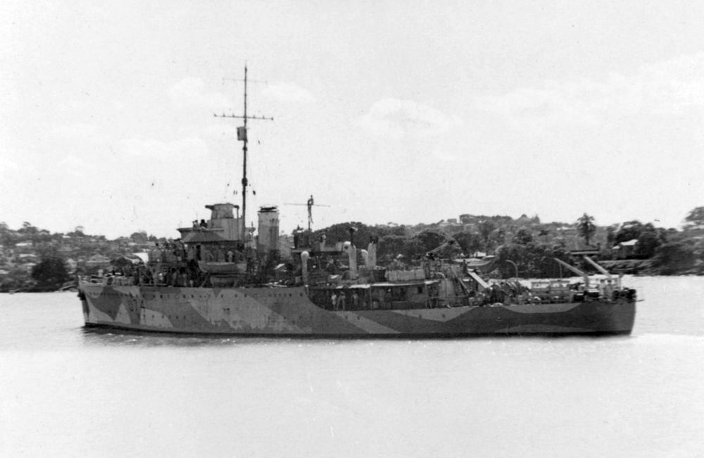 HMAS Swan (II), a Grimsby-class sloop with the pennant  U74