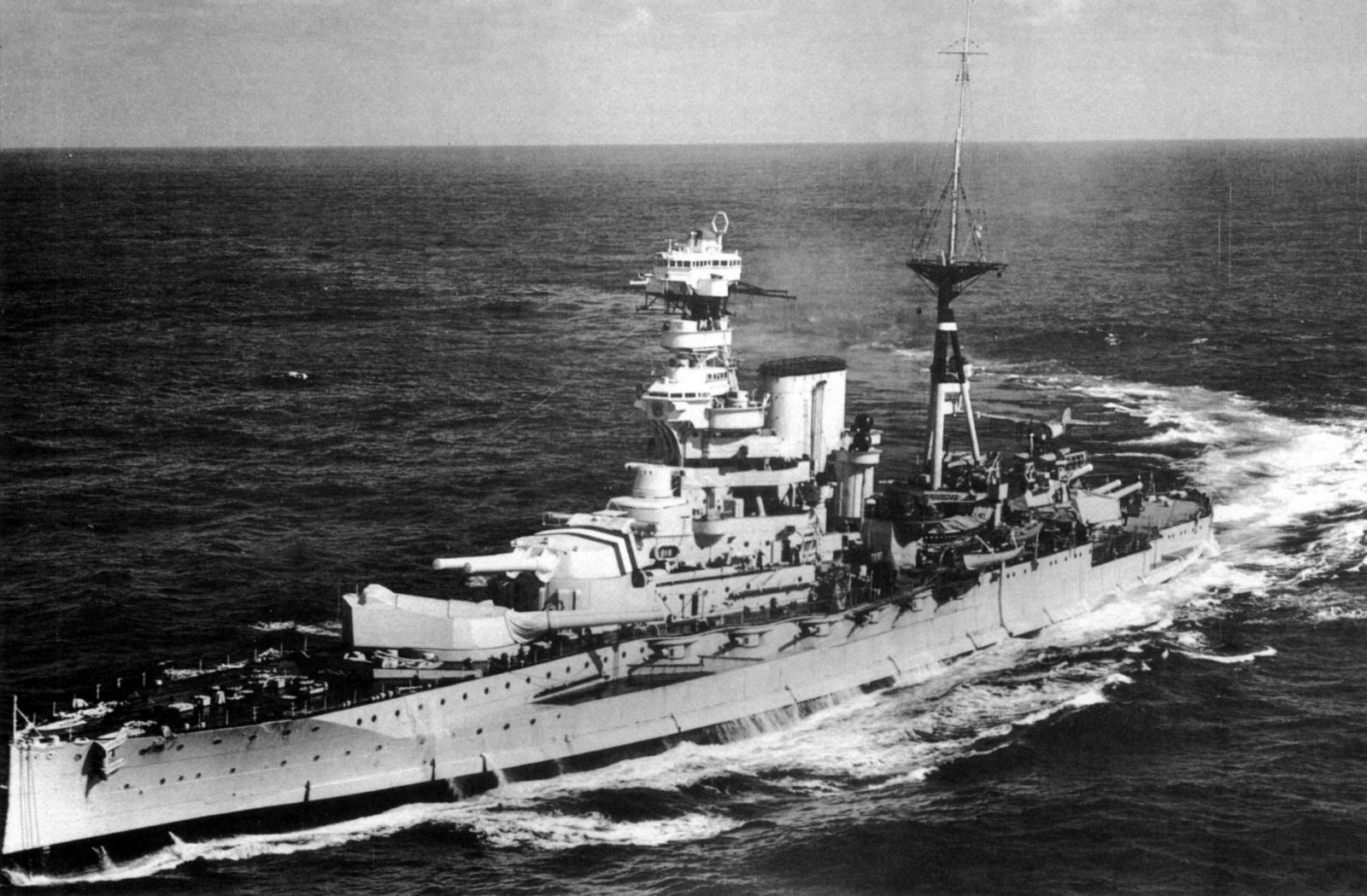 HMS Barham, a Queen Elizabeth-class battleship in 30' (1)