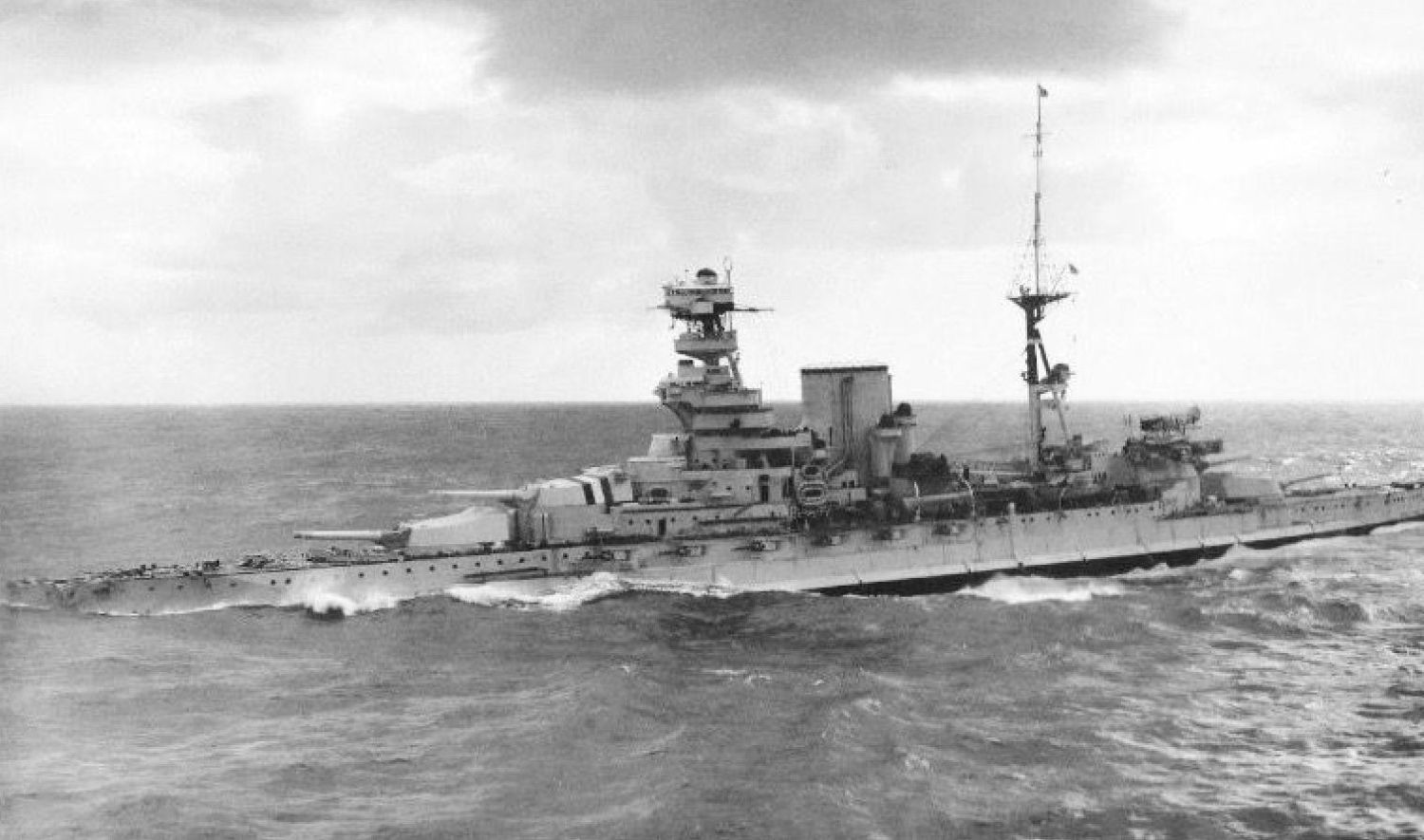 HMS Barham, a Queen Elizabeth-class battleship in 30' (2)