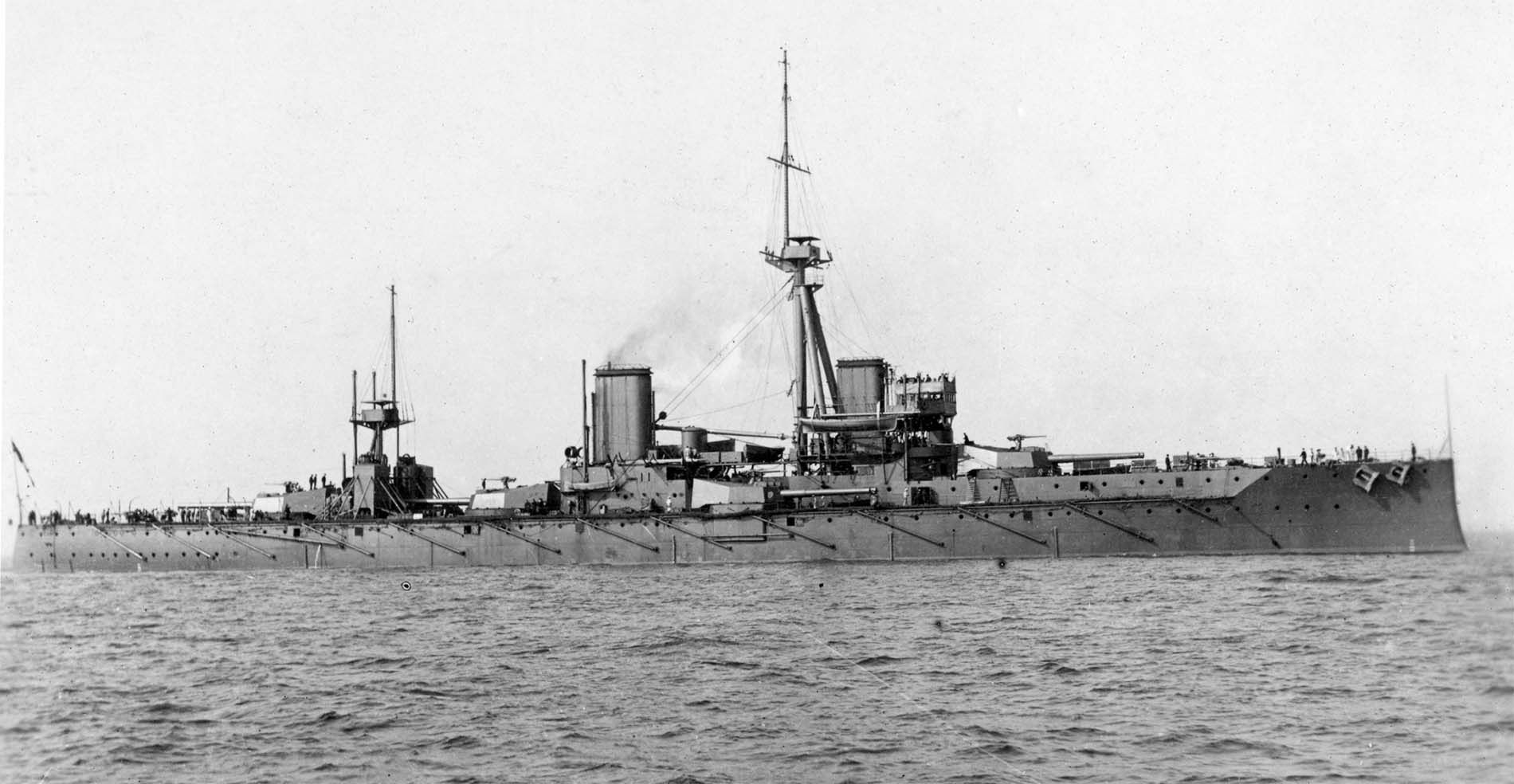HMS Dreadnought in 1906 (1)