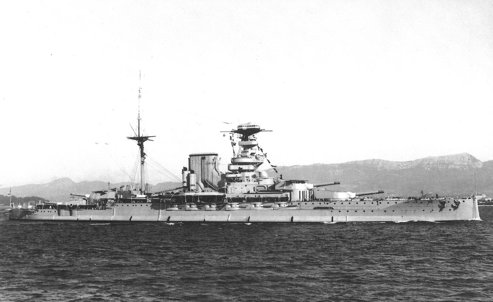 HMS Warspite, a Queen Elizabeth-class battleship (1) | Aircraft of