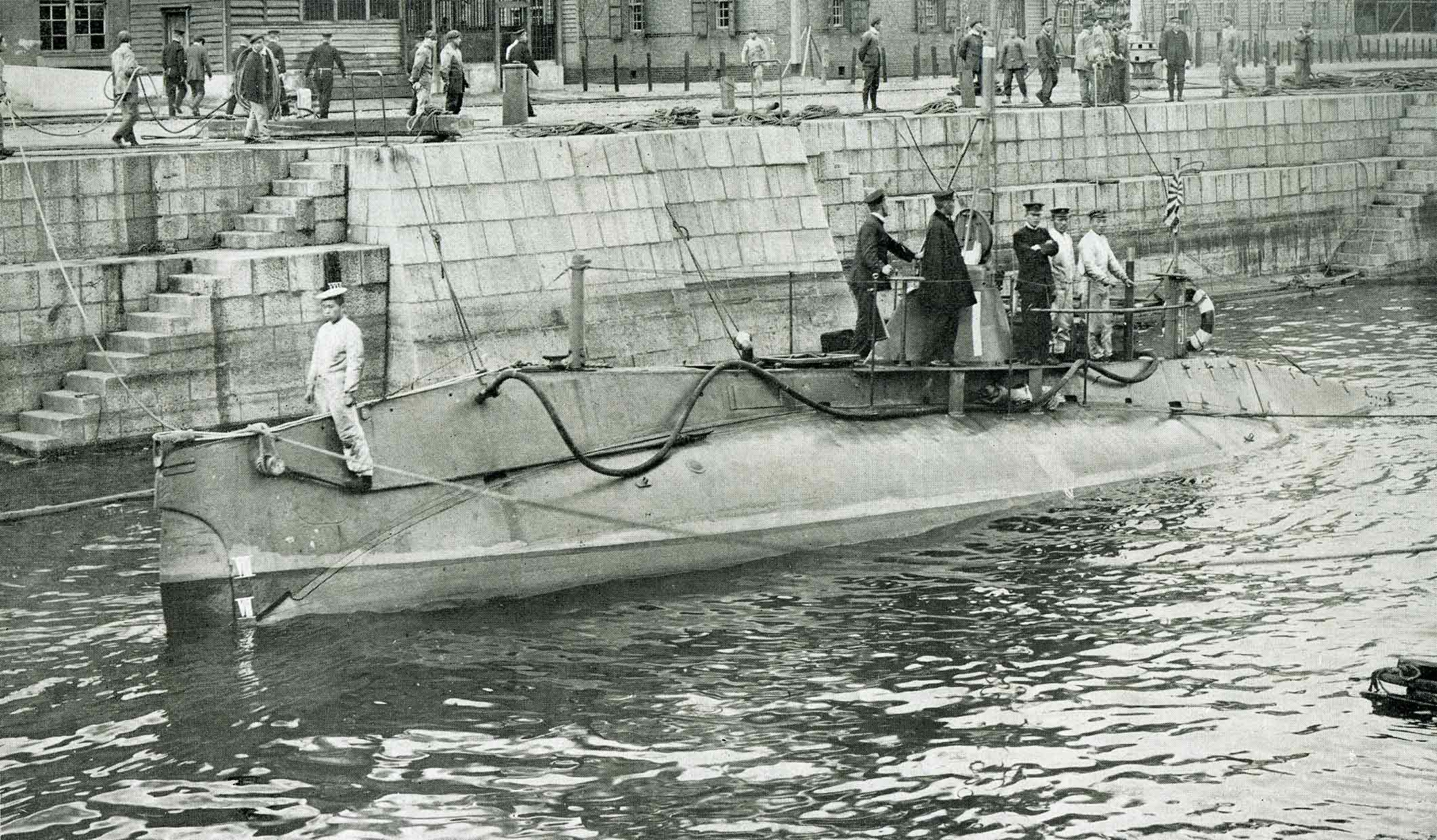 Holland_1_Class_Submarine_in_the_IJN