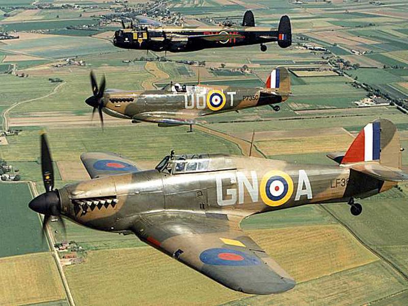 Hurricane Spitfire and Lancaster  800 x 600