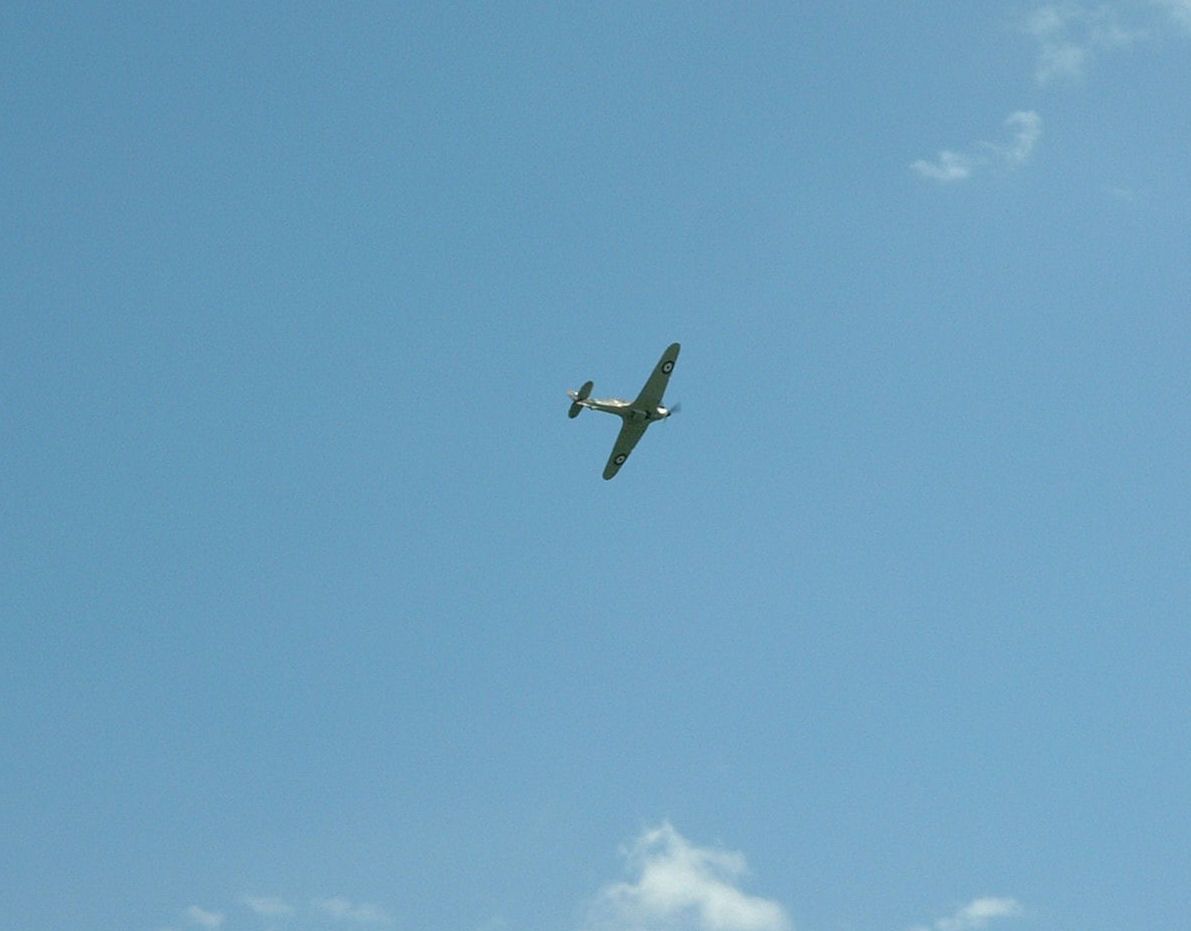 Hurricane_in_flight_col