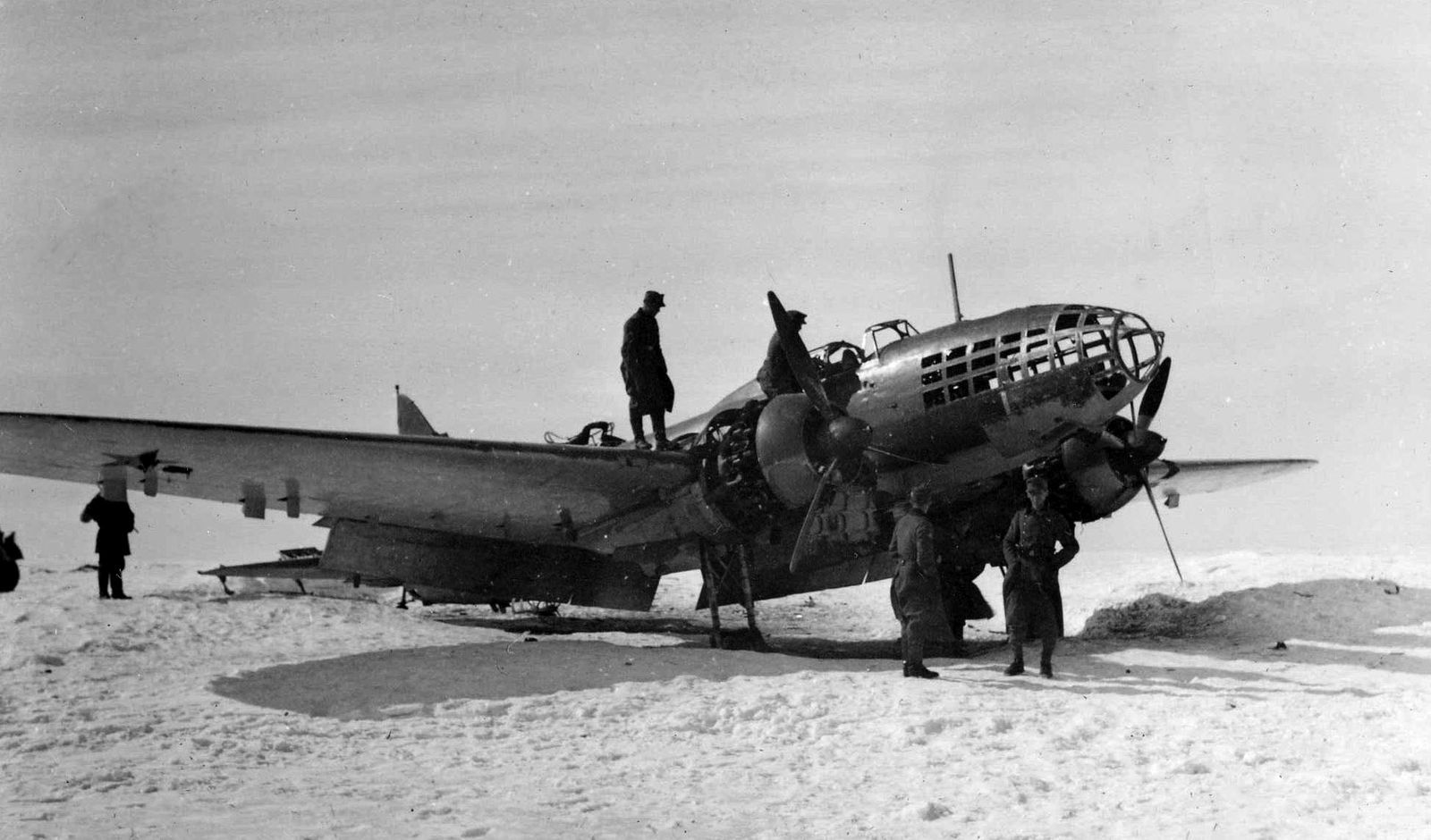 Ilyushin IL-4 damaged