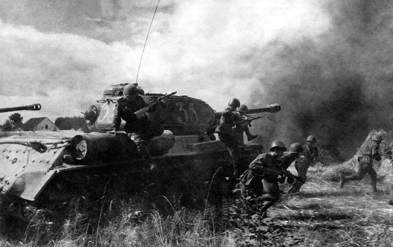 IS-2 during an attack ,1944
