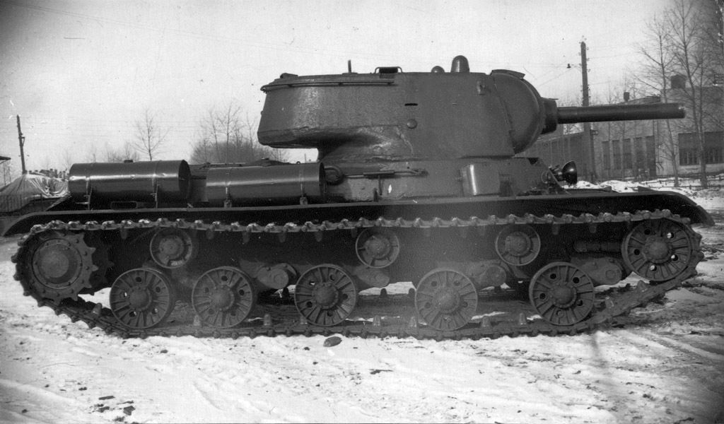 IS-2 heavy tank prototype, Chelyabinsk factory, 1943, side view