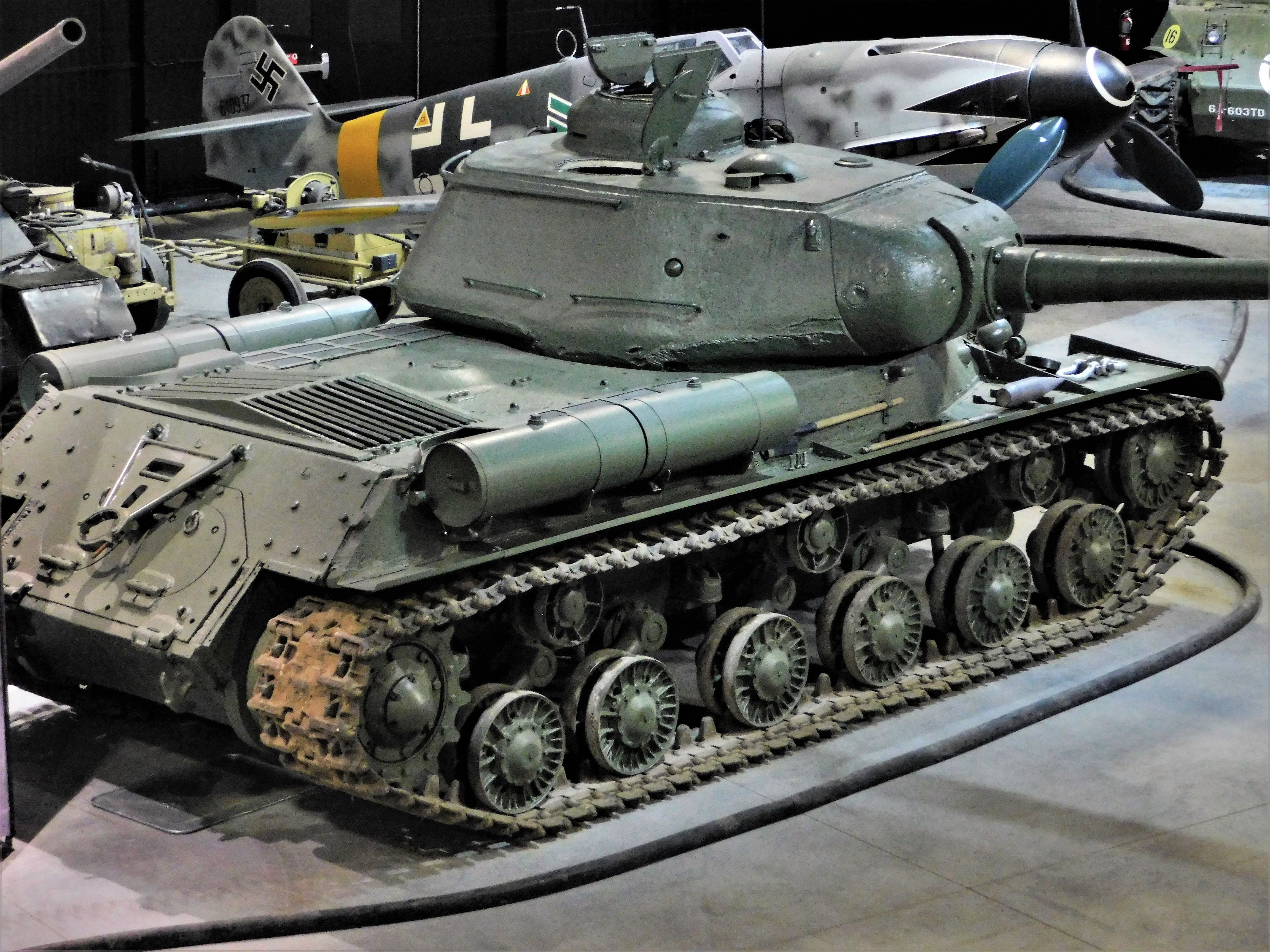 IS-2 Iosef Stalin (66).JPG