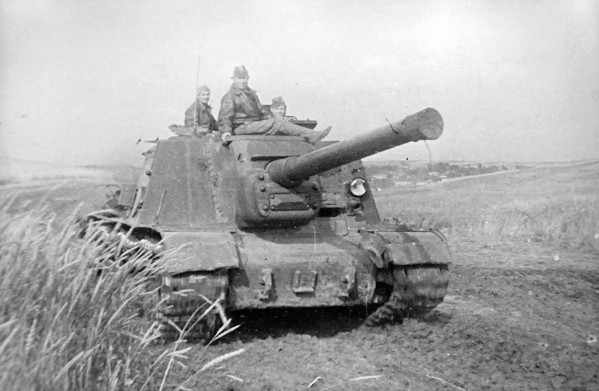 ISU-122, the Urainian Front, 1944 (2)