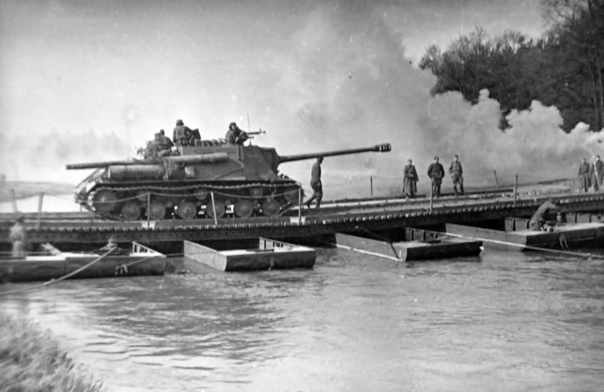 ISU-122S crossing a pontoon bridge, Germany, 1945