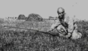 Italian paratrooper with a 14mm Radom mod, Polish a/t rifle.