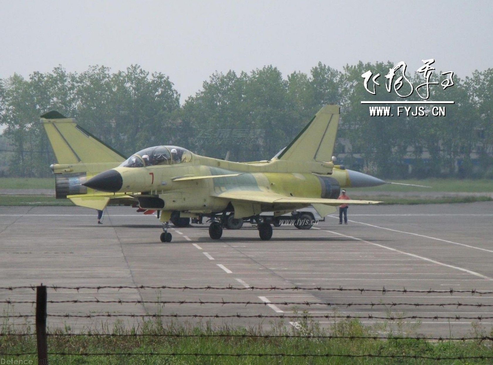 J-10B-fighter-aircraft-04