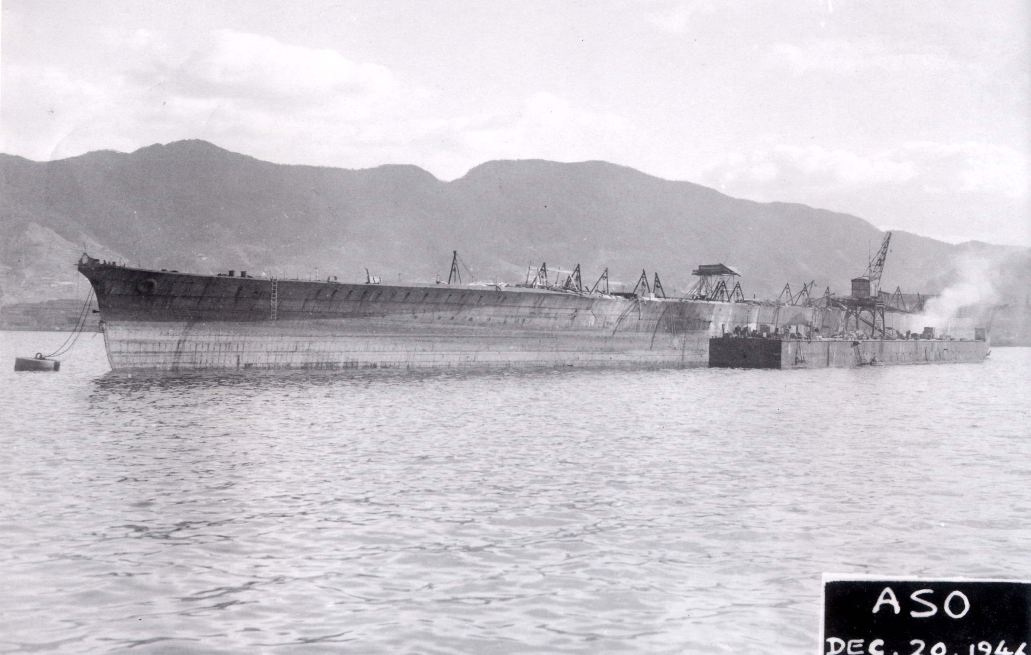 Japanese_aircraft_carrier_Aso