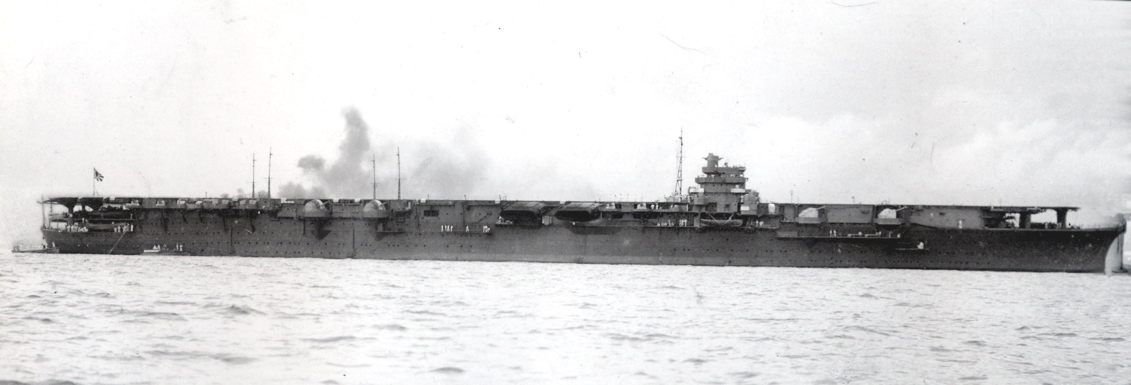 Japanese_aircraft_carrier_shokaku_1941