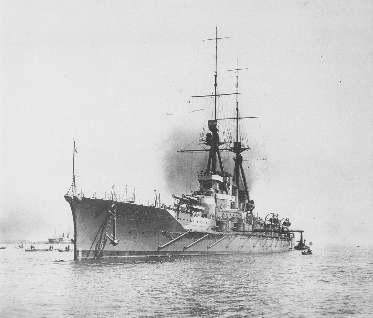 Japanese_Navy_battlecruiser_Haruna_at_Kobe_on_24th_April_1915
