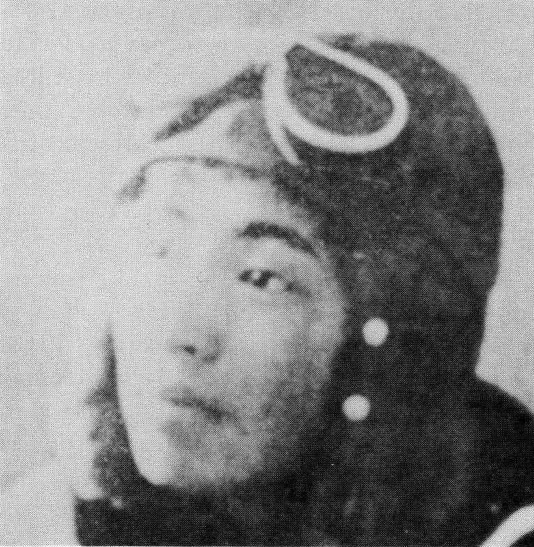 Japanese_Navy_pilot_Lieutenant_Yoshimi_Minami_circa_1937-1944